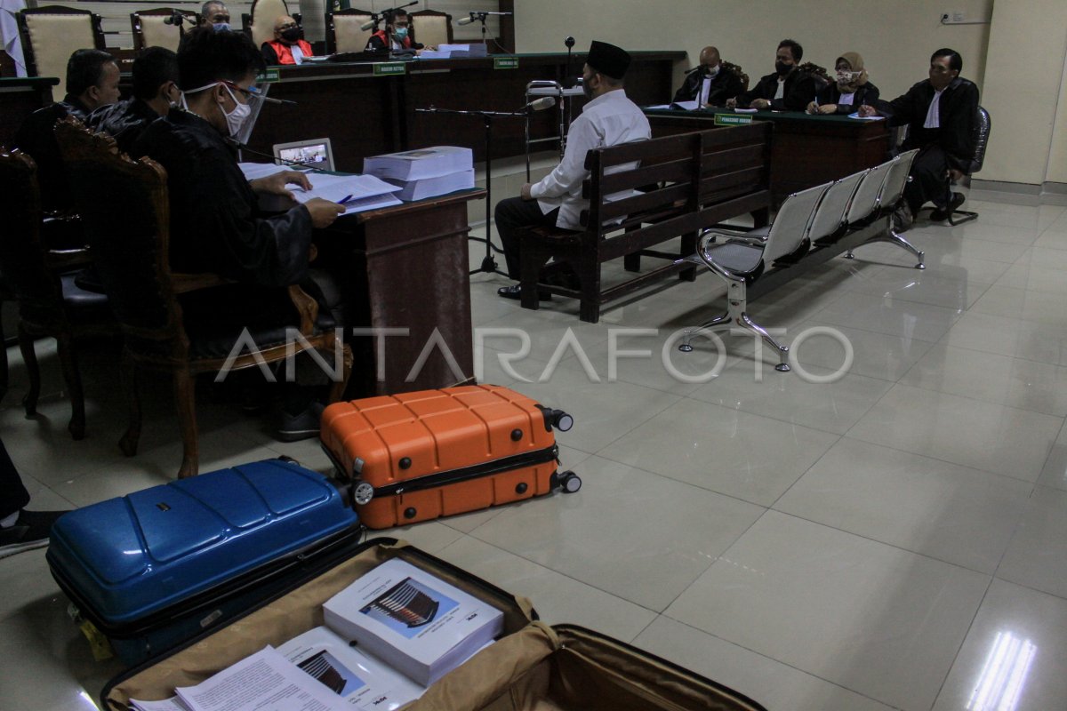 SIDANG TUNTUTAN BUPATI NONAKTIF SIDOARJO | ANTARA Foto