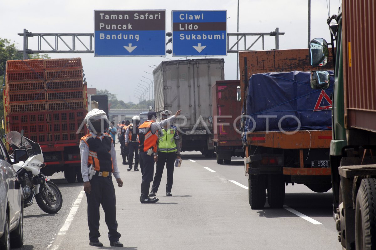 Pembatasan Truk Angkutan Barang Beroperasi Saat Libur Panjang Antara Foto 