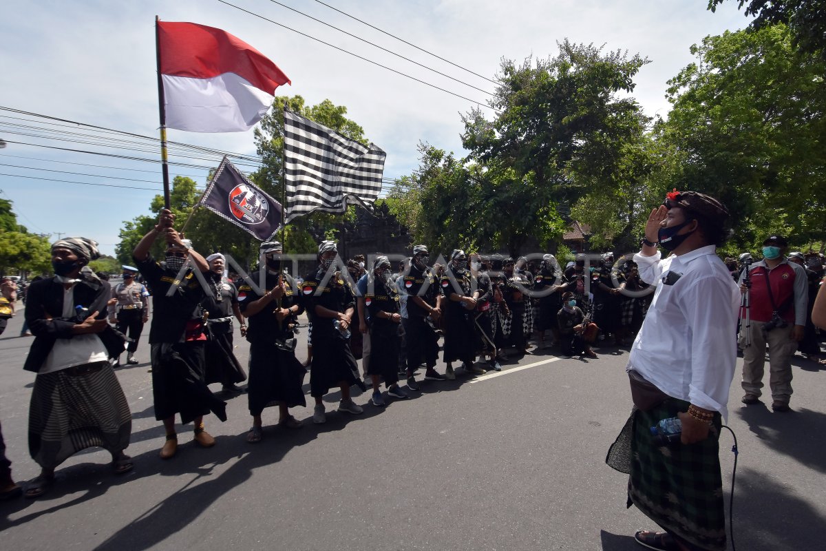 Unjuk Rasa Mengecam Pernyataan Anggota Dpd Bali Antara Foto