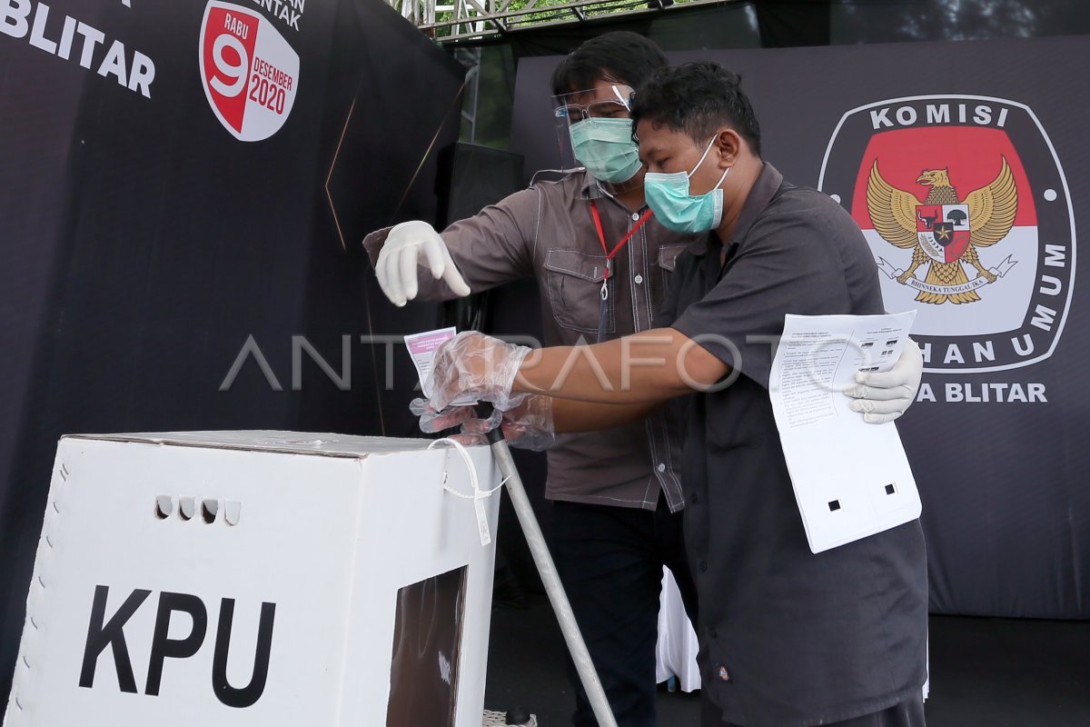 SIMULASI PEMUNGUTAN SUARA PILKADA SERENTAK | ANTARA Foto