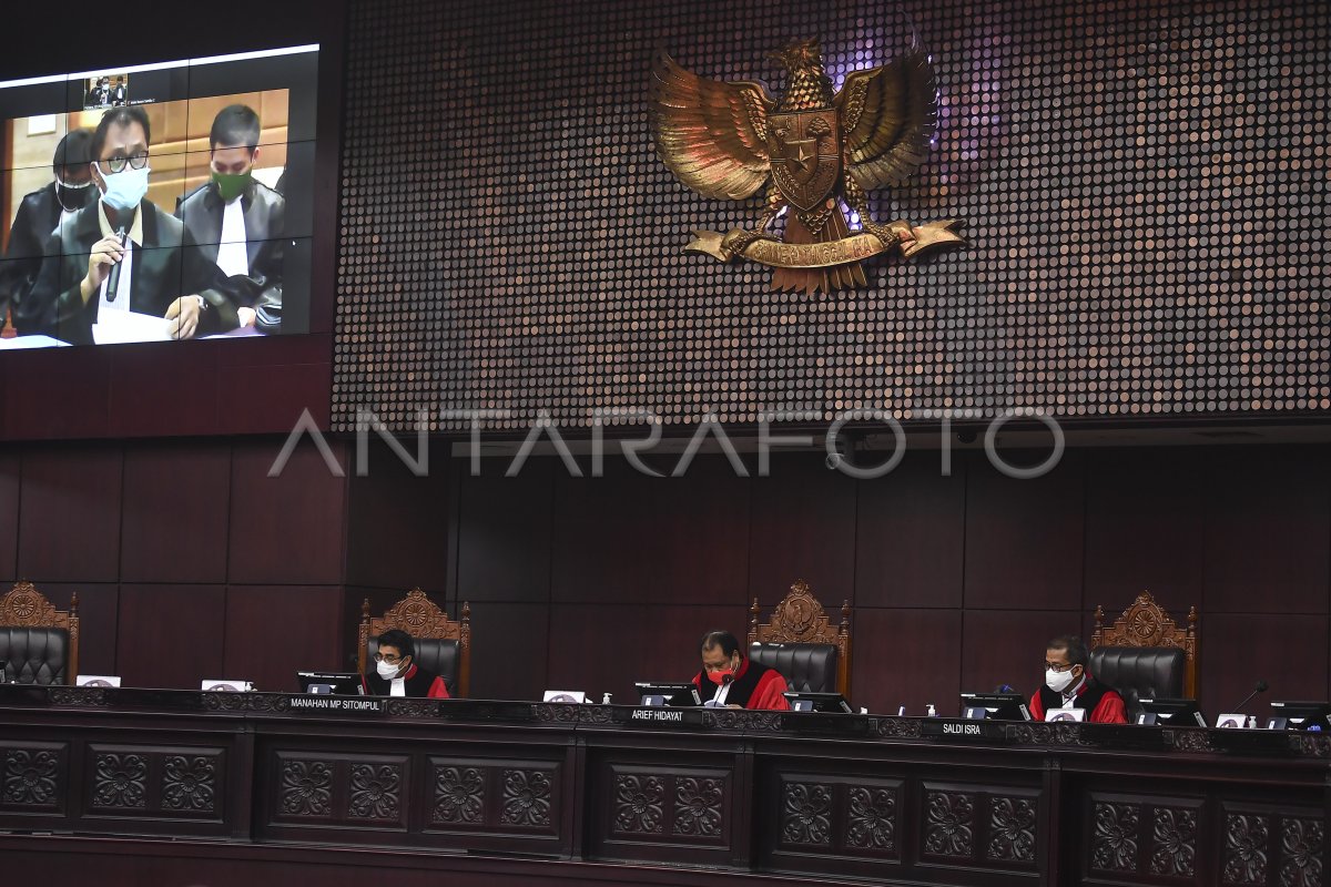 SIDANG UJI MATERIIL UU CIPTA KERJA | ANTARA Foto