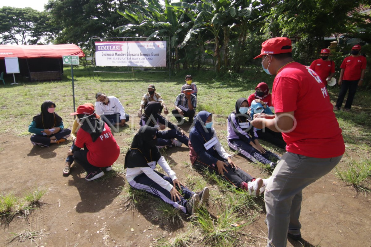 Simulasi Evakuasi Bencana Gempa Bumi Antara Foto