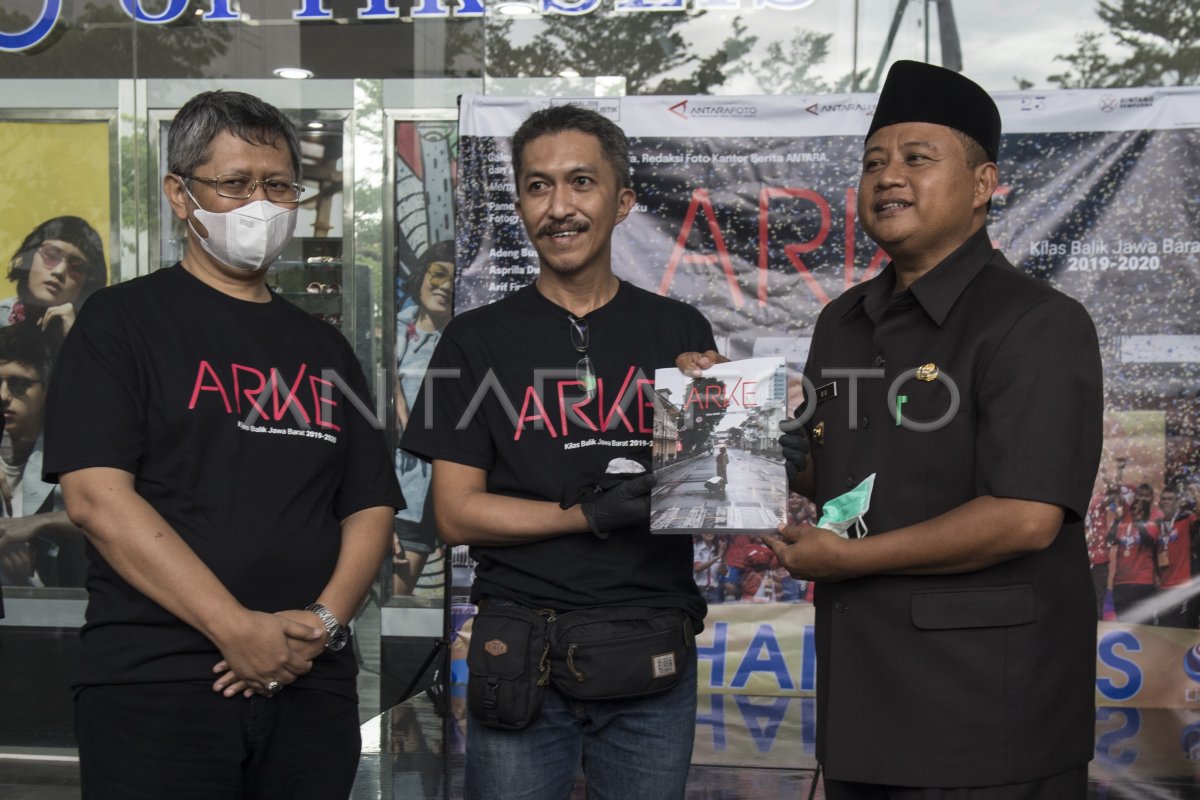 PEMBUKAAN PAMERAN FOTO ARKE KILAS BALIK JABAR 2019 2020 ANTARA Foto