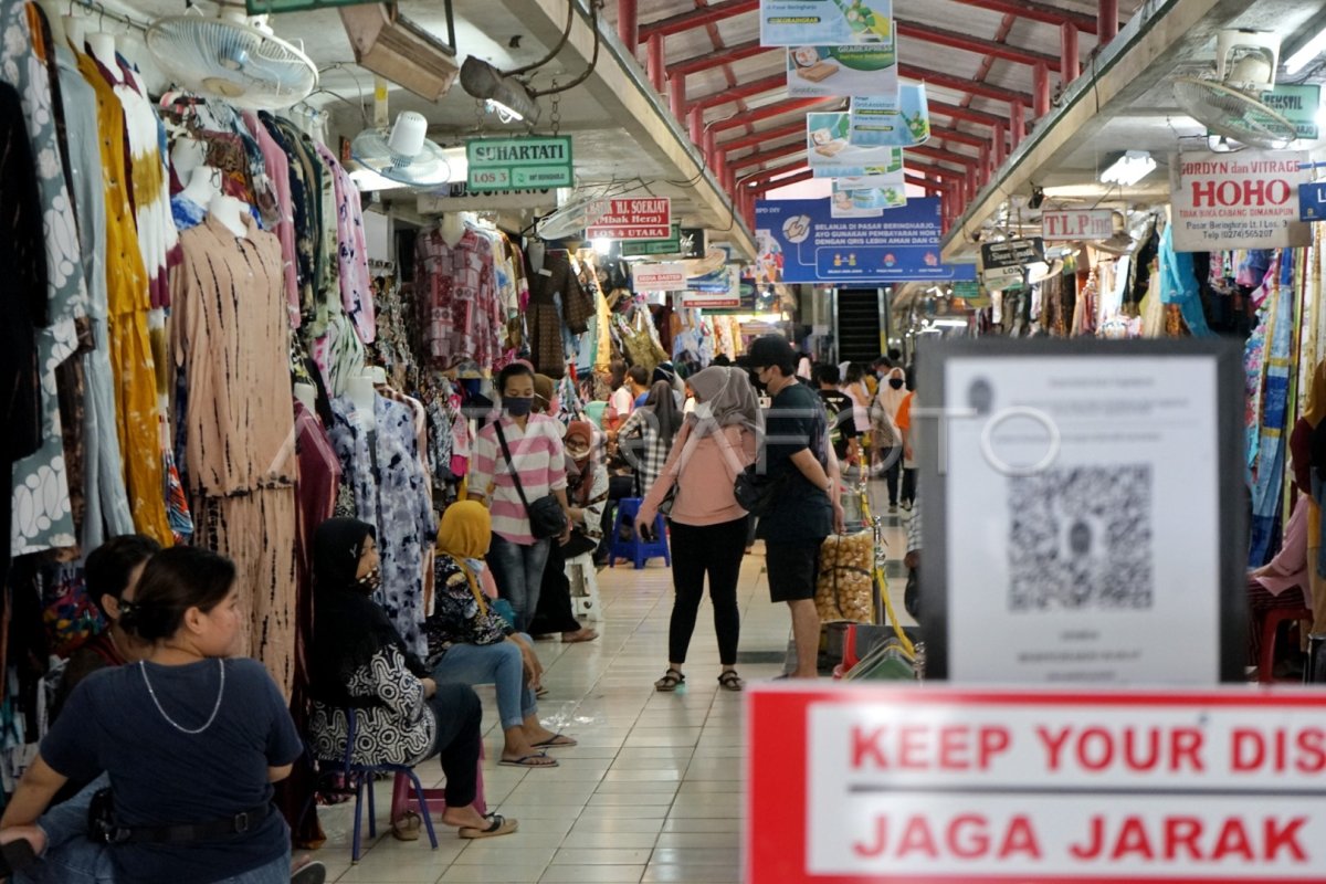 TARGET RETRIBUSI PASAR YOGYAKARTA | ANTARA Foto