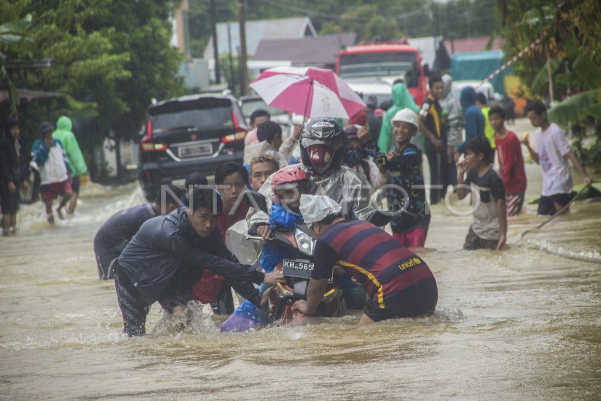 Kalsel Tetapkan Status Menjadi Tanggap Darurat Banjir Antara Foto