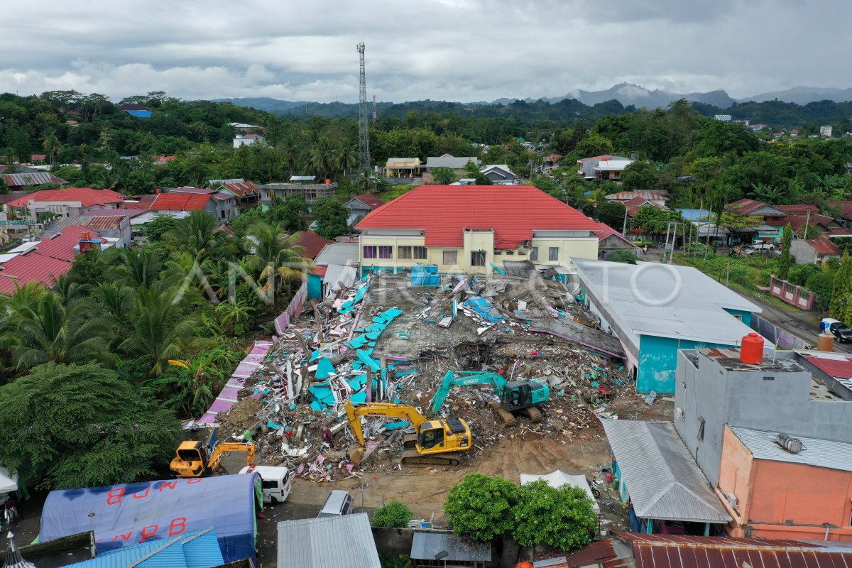 Dampak Gempa Bumi Di Mamuju Antara Foto