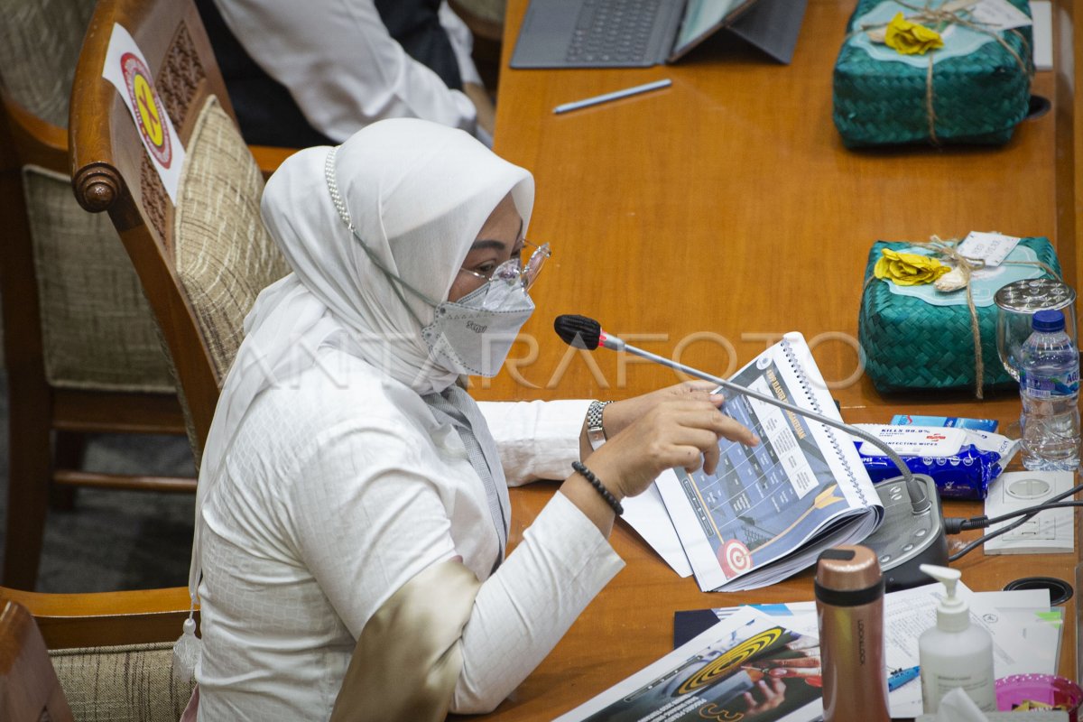 PERATURAN TURUNAN UU CIPTA KERJA | ANTARA Foto