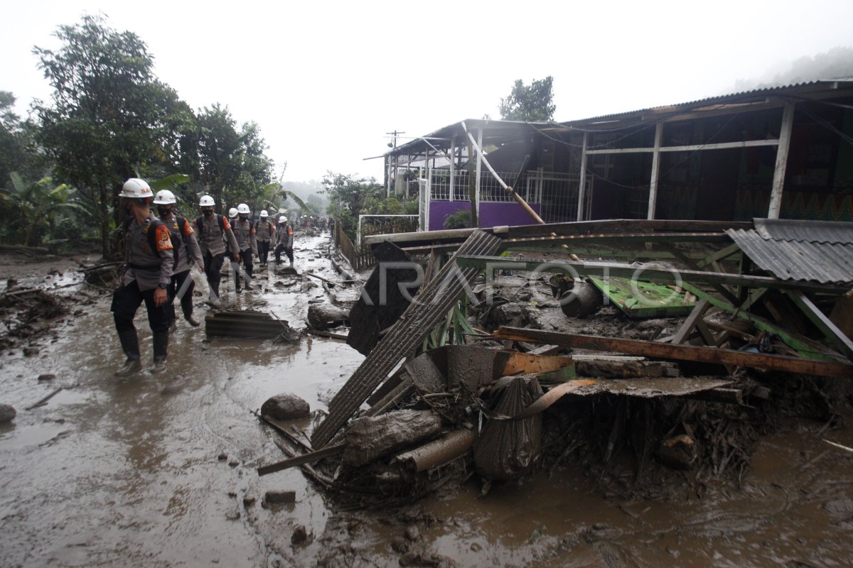 BANJIR BANDANG DI PUNCAK BOGOR | ANTARA Foto