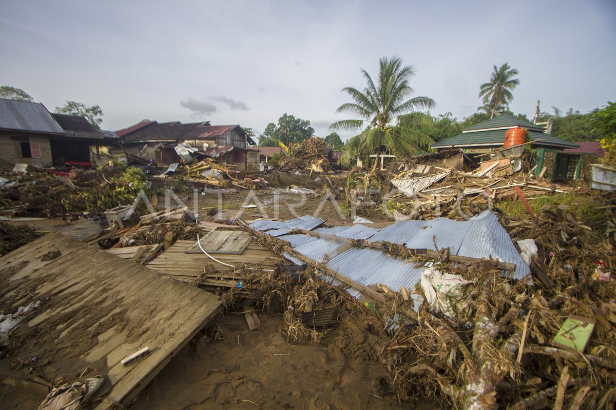 DAMPAK BANJIR BANDANG DI HANTAKAN KALSEL | ANTARA Foto