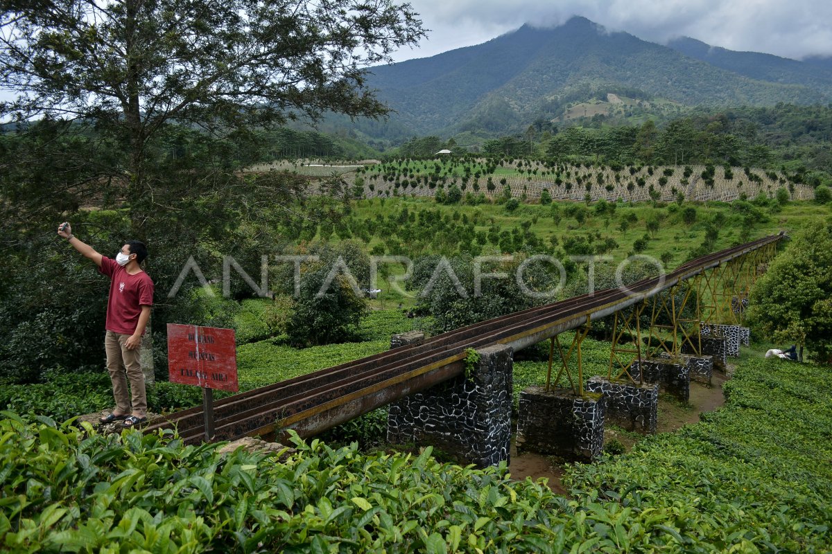 JEMBATAN IRIGASI AIR PENINGGALAN BELANDA | ANTARA Foto