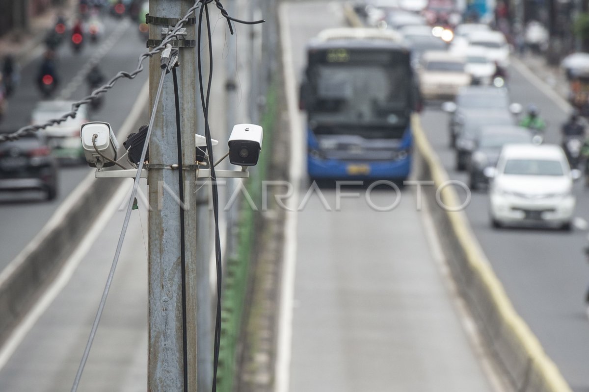 TARGET PENAMBAHAN KAMERA ETLE DI JAKARTA | ANTARA Foto