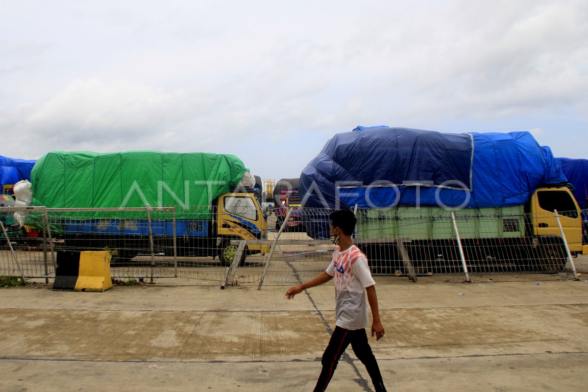 DAMPAK CUACA BURUK DI PERAIRAN NTT | ANTARA Foto