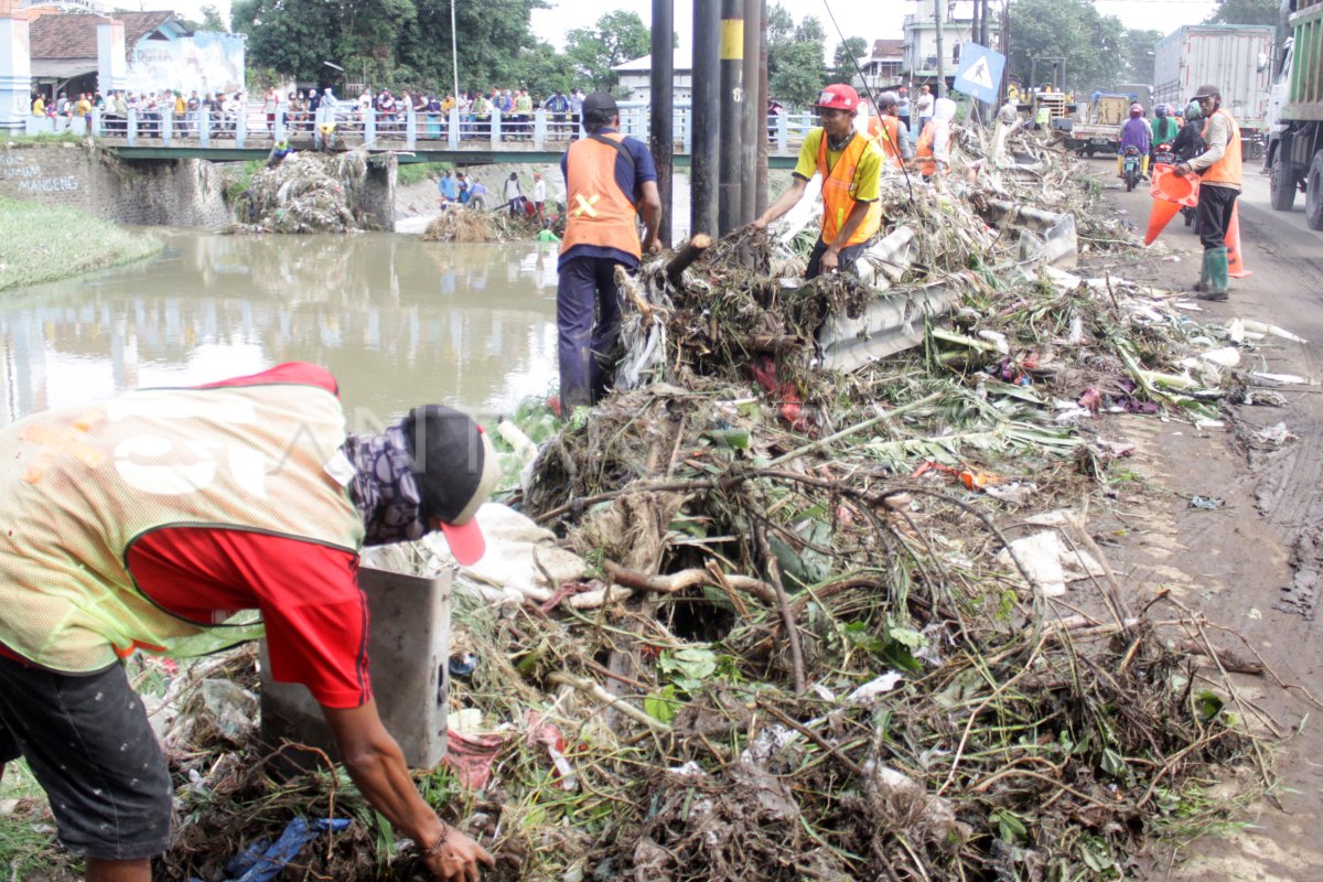 Antisipasi Banjir Bandang Susulan Di Pasuruan Antara Foto