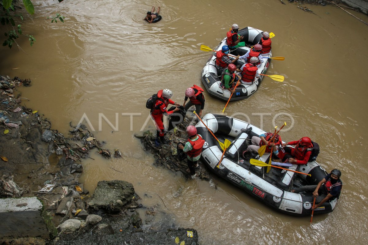 Aksi Bersih Sampah Di Sungai Babura Medan Antara Foto