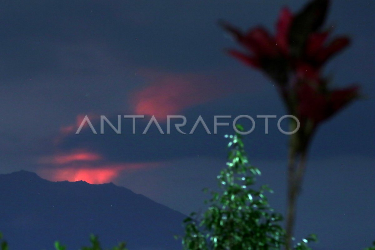 GUNUNG RAUNG BERSTATUS WASPADA | ANTARA Foto