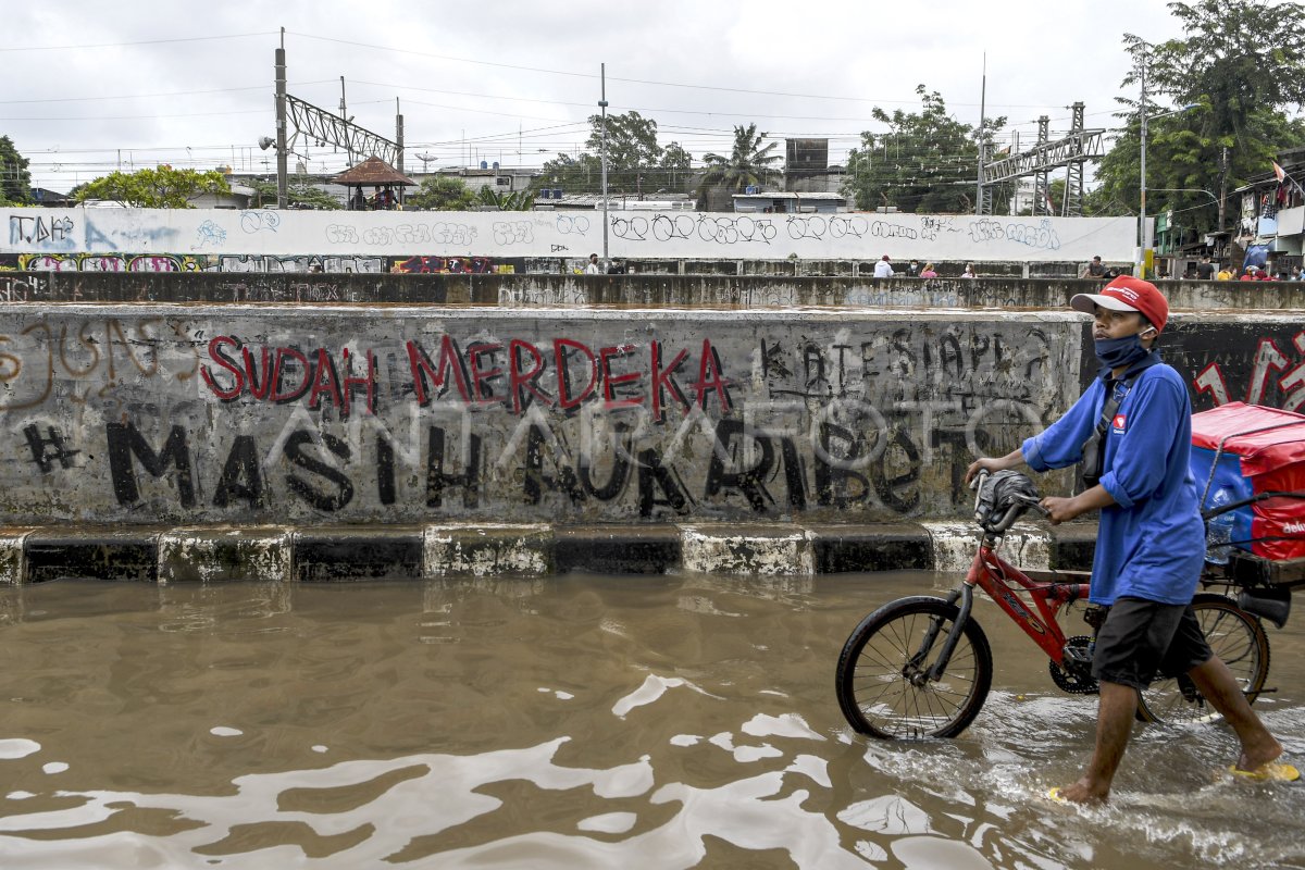 Banjir Di Jakarta Antara Foto