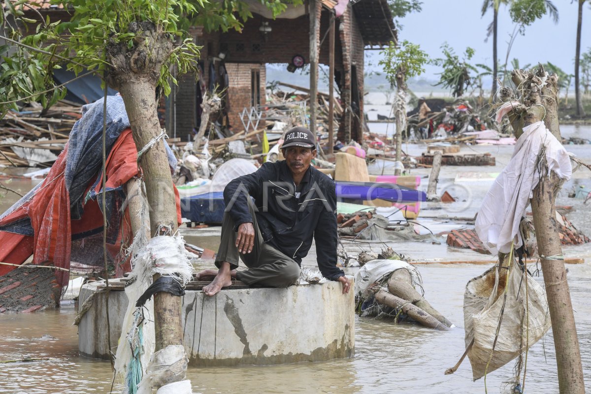 DAMPAK JEBOLNYA TANGGUL SUNGAI CITARUM | ANTARA Foto