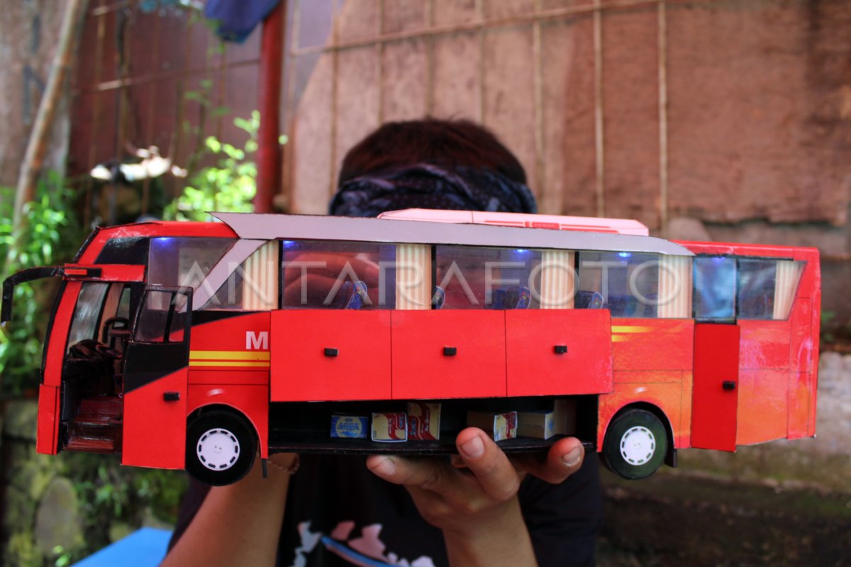 Kerajinan Miniatur Bus Dari Kertas Tiga Dimensi Antara Foto 0773