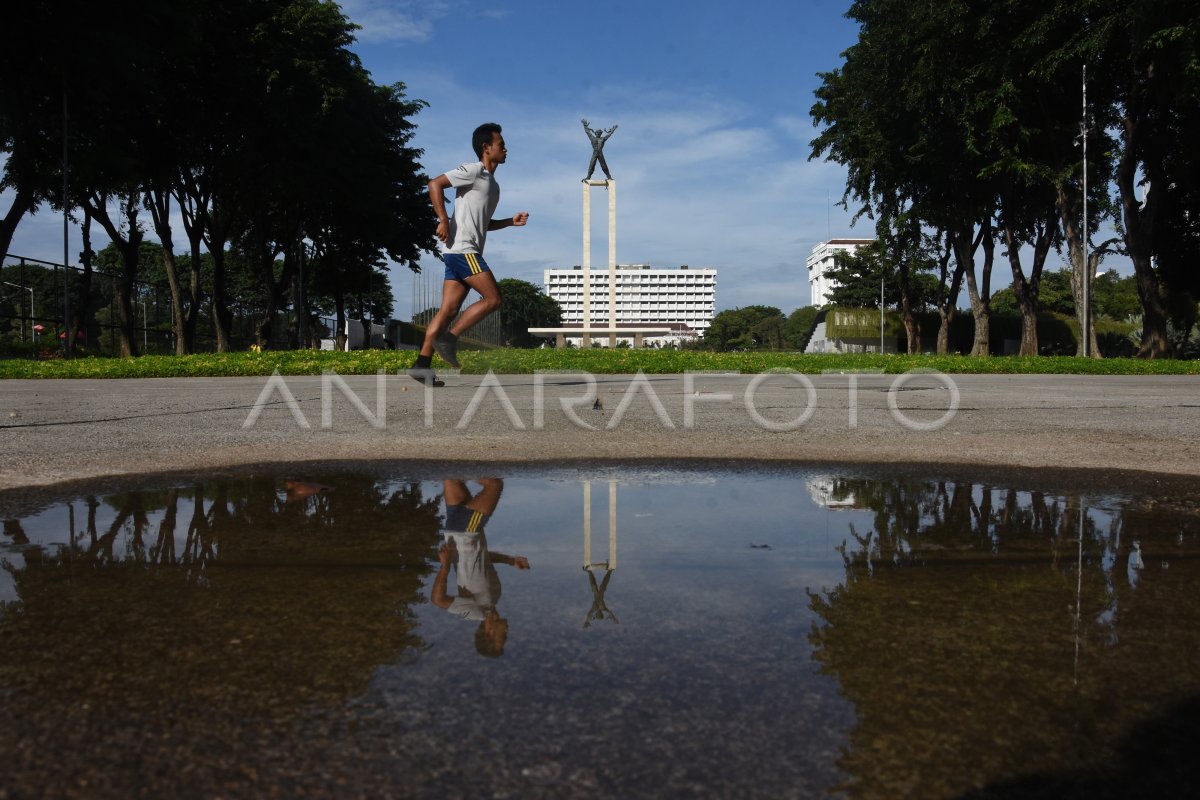 TAMAN KOTA DI JAKARTA KEMBALI DIBUKA | ANTARA Foto