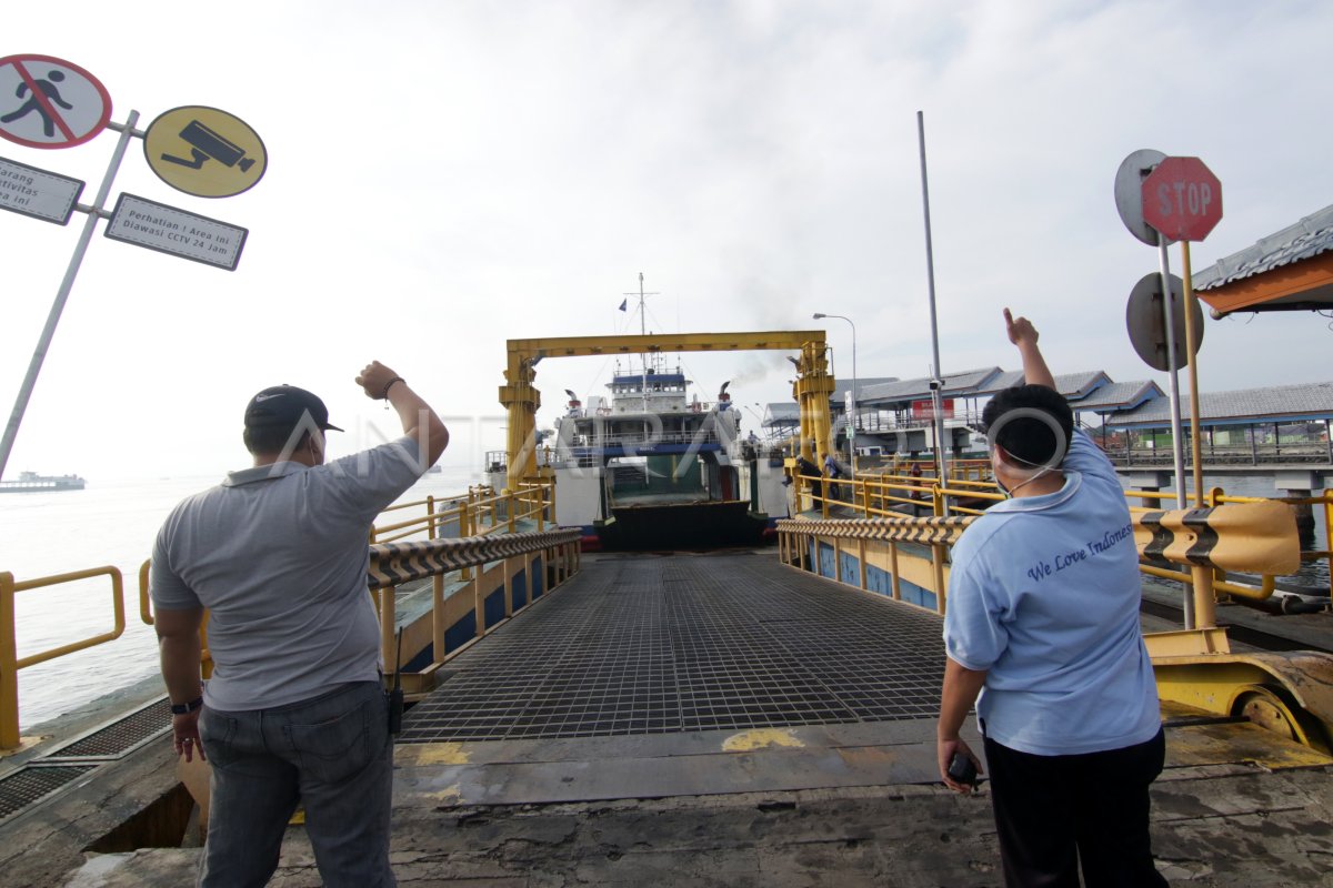 PELABUHAN KETAPANG KEMBALI BEROPERASI | ANTARA Foto