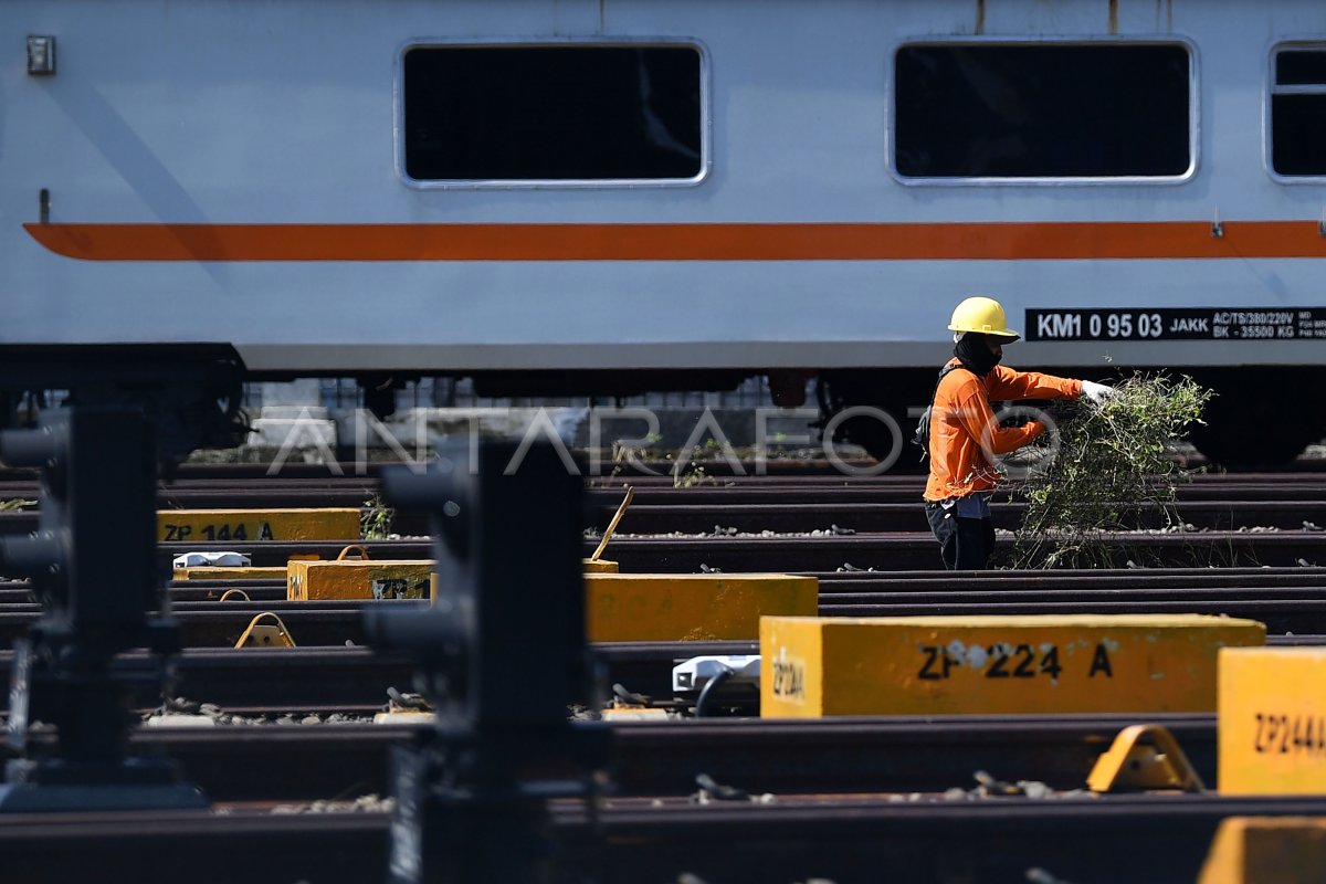 DEPO KERETA API TERBESAR DI INDONESIA ADA DI CIPINANG | ANTARA Foto