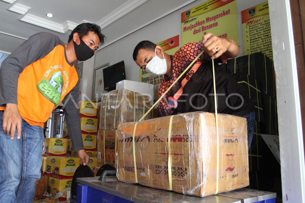 BANTUAN RENDANG UNTUK KORBAN BENCANA | ANTARA Foto