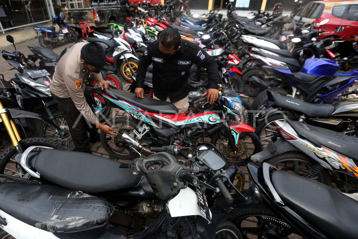 Barang Bukti Sepeda Motor Balapan Liar Antara Foto