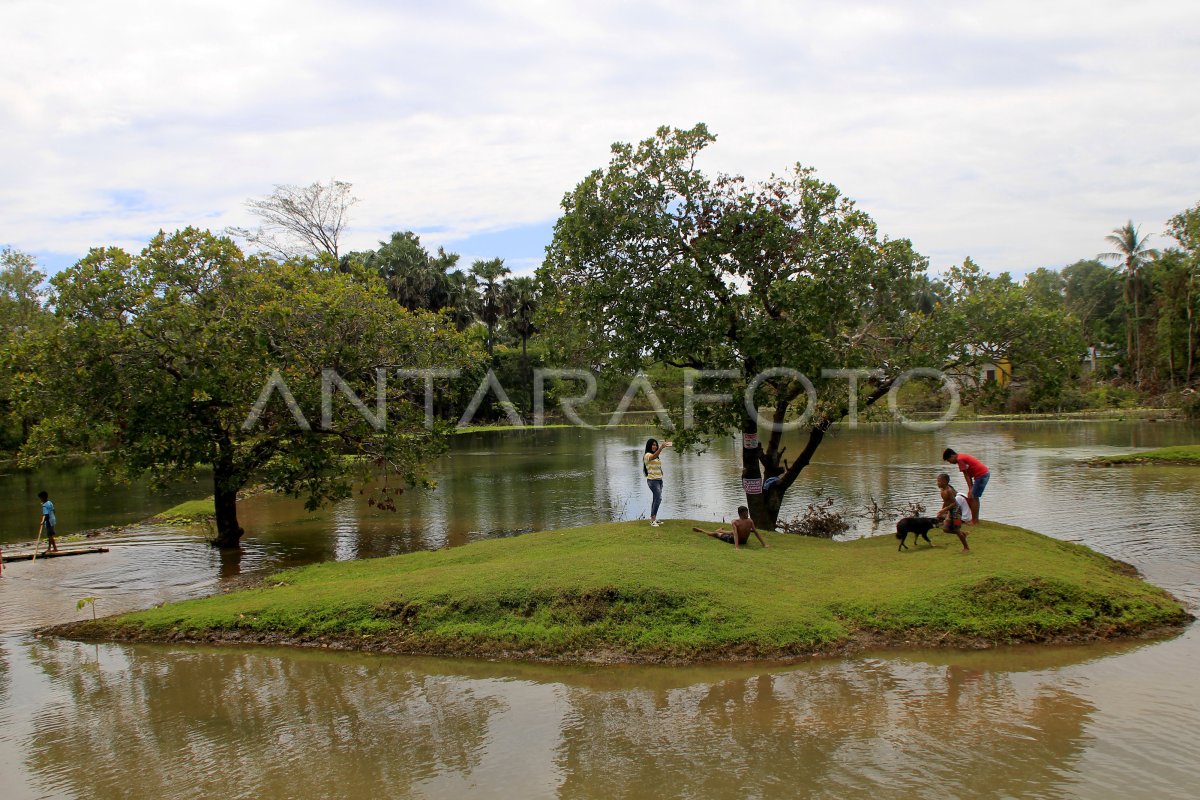 LOKASI GRASSTRACK JADI DANAU BARU DAMPAK SIKLON TROPIS SEROJA ANTARA Foto