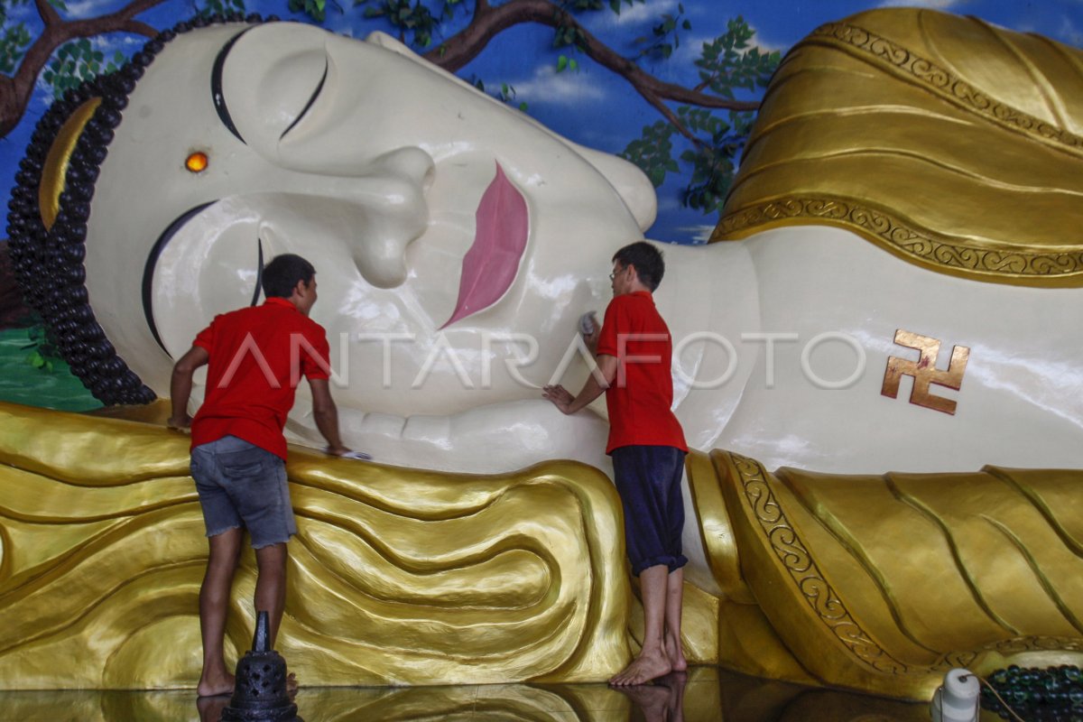 PERSIAPAN VIHARA BUDDHA TIDUR MENYAMBUT WAISAK