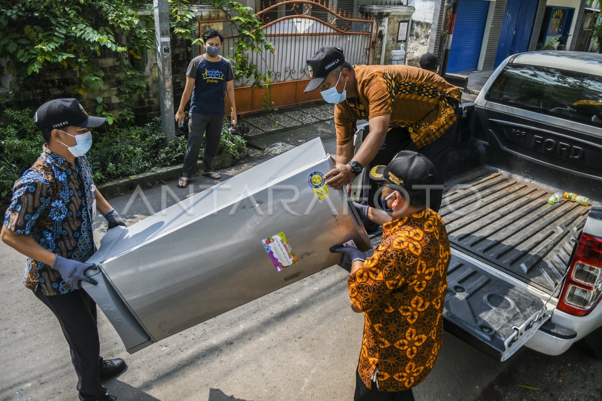 LAYANAN JEMPUT SAMPAH ELEKTRONIK DINAS LINGKUNGAN HIDUP DKI | ANTARA Foto