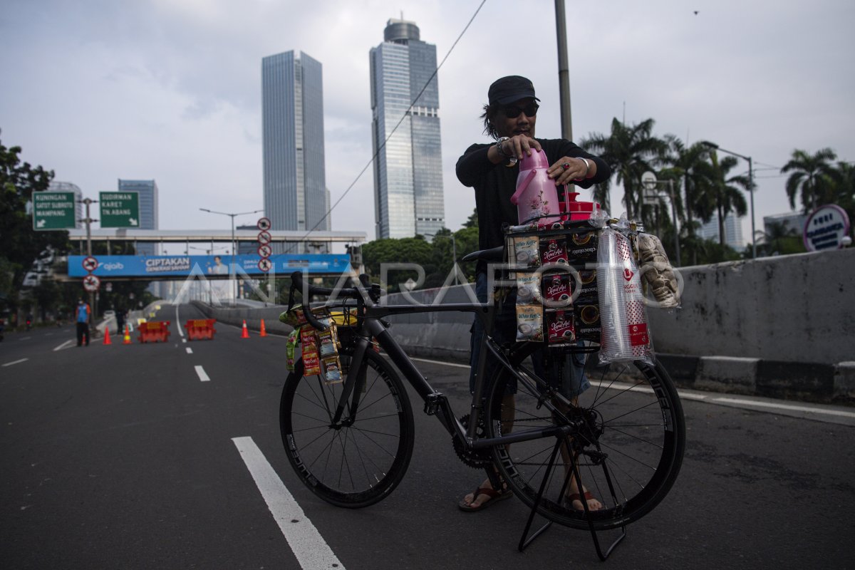 PENCOPOTAN RAMBU JALUR KHUSUS ROAD BIKE | ANTARA Foto