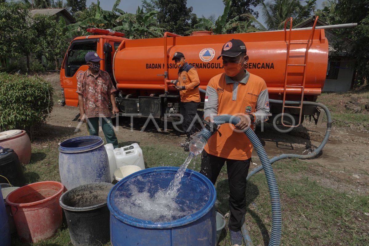 Pertamina Bersihkan Sumur Warga Terdampak Kebakaran Kilang Antara Foto