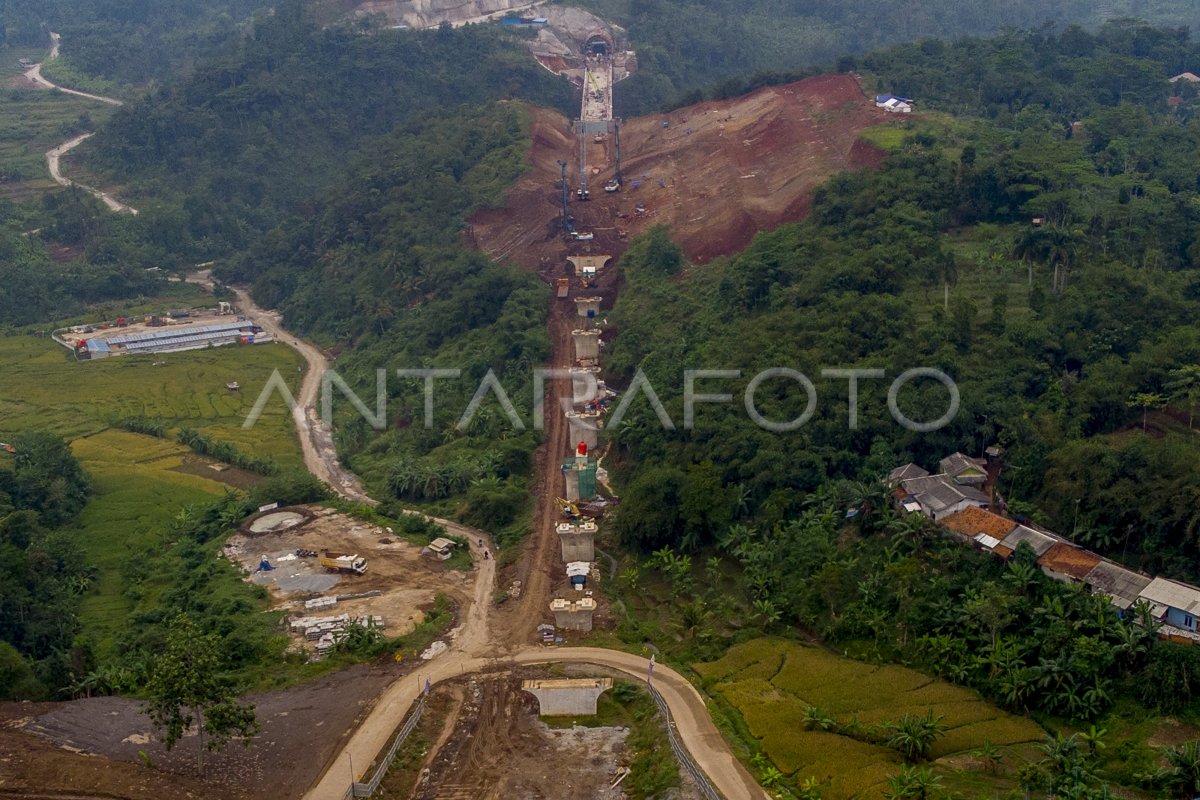 JEMBATAN TERTINGGI PROYEK KERETA CEPAT JAKARTA-BANDUNG | ANTARA Foto