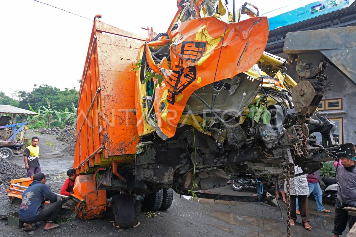 KECELAKAAN MAUT DI WONOSOBO | ANTARA Foto