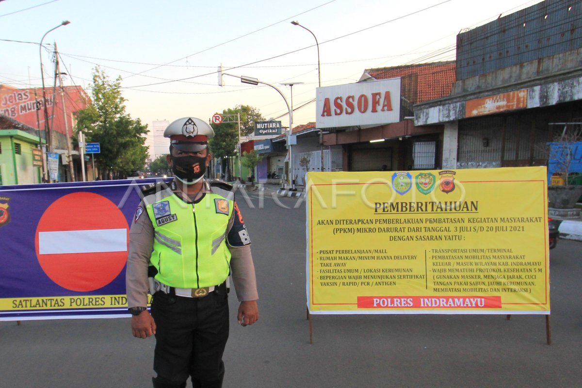 PENUTUPAN JALAN PROTOKOL SAAT PPKM DARURAT | ANTARA Foto