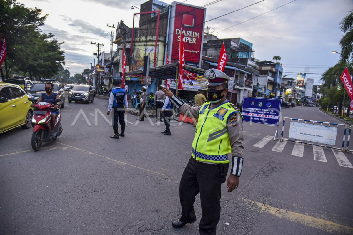 Penyekatan Ppkm Darurat Di Medan Antara Foto