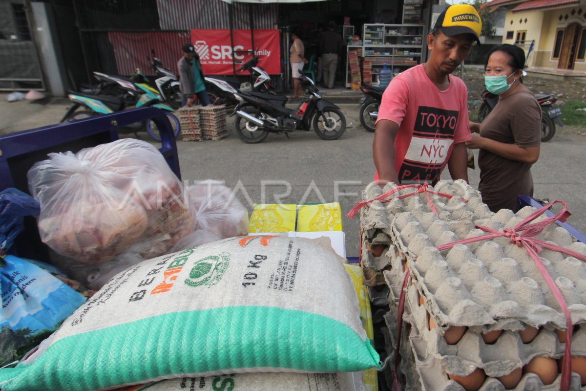 Penyaluran Bantuan Pangan Non Tunai Antara Foto