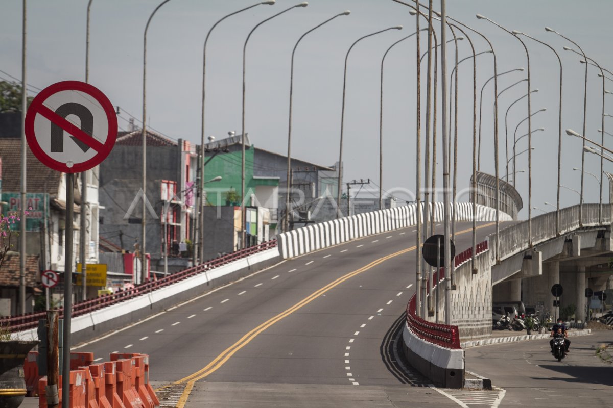 PENUTUPAN RUAS JALAN FLYOVER PALUR | ANTARA Foto