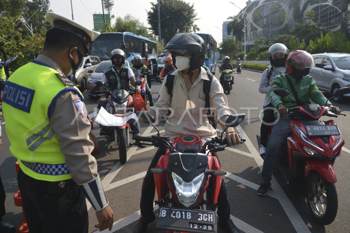 Penyekatan Ppkm Darurat Di Jakarta Antara Foto