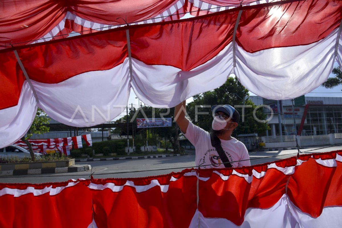 Penjualan Bendera Merah Putih Di Medan Antara Foto