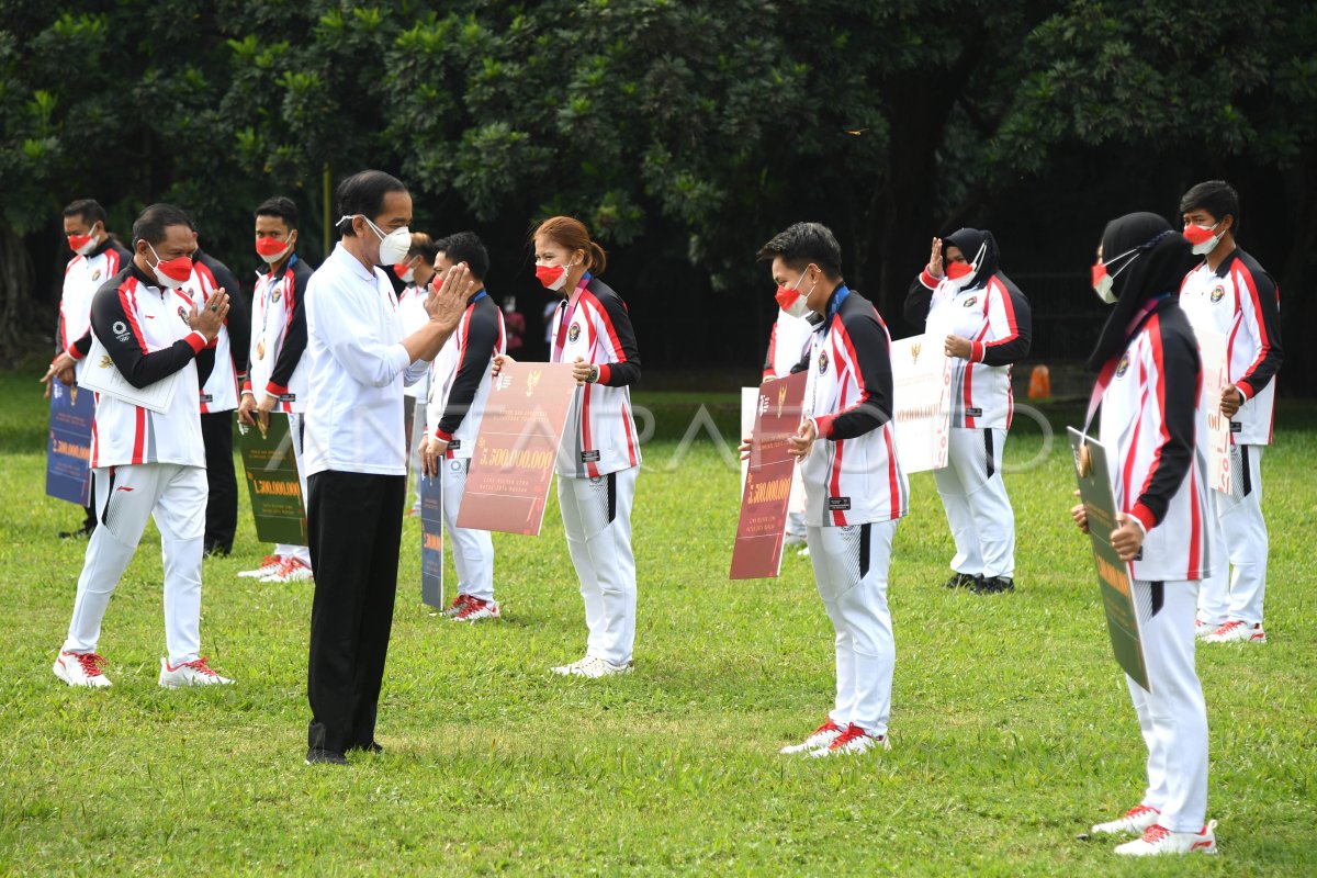 PRESIDEN MENERIMA DAN MEMBERIKAN APRESIASI TIM OLIMPIADE INDONESIA