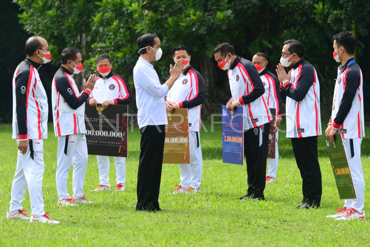 PRESIDEN MENERIMA DAN MEMBERIKAN APRESIASI TIM OLIMPIADE INDONESIA