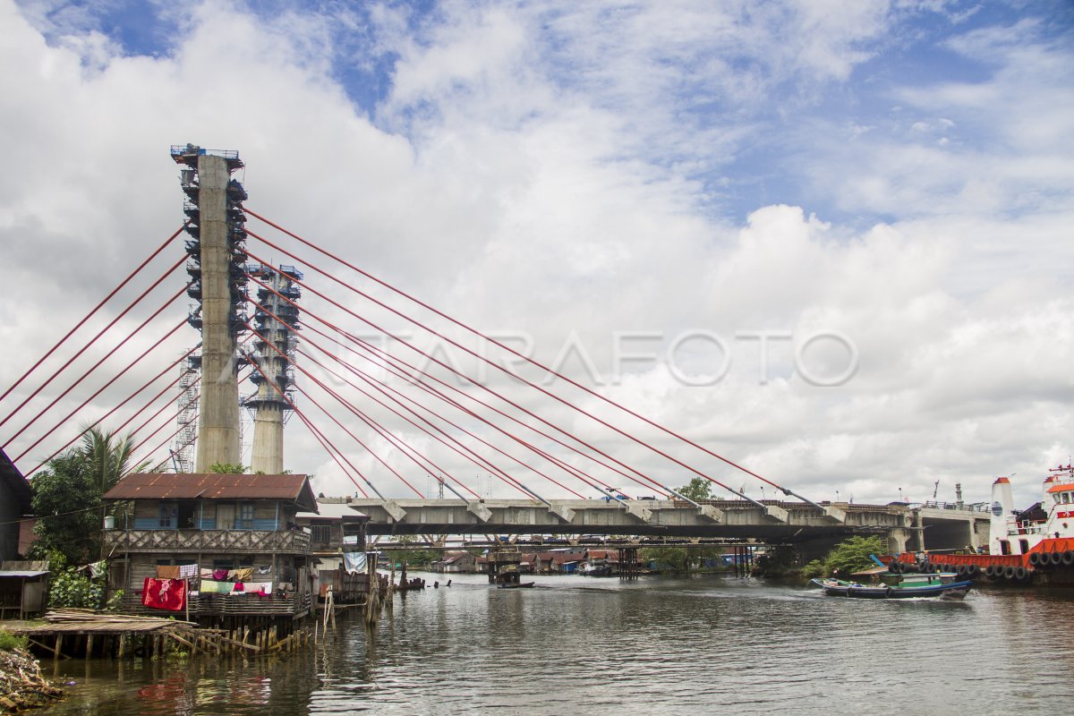 Pembangunan Jembatan Sungai Alalak Banjarmasin Antara Foto