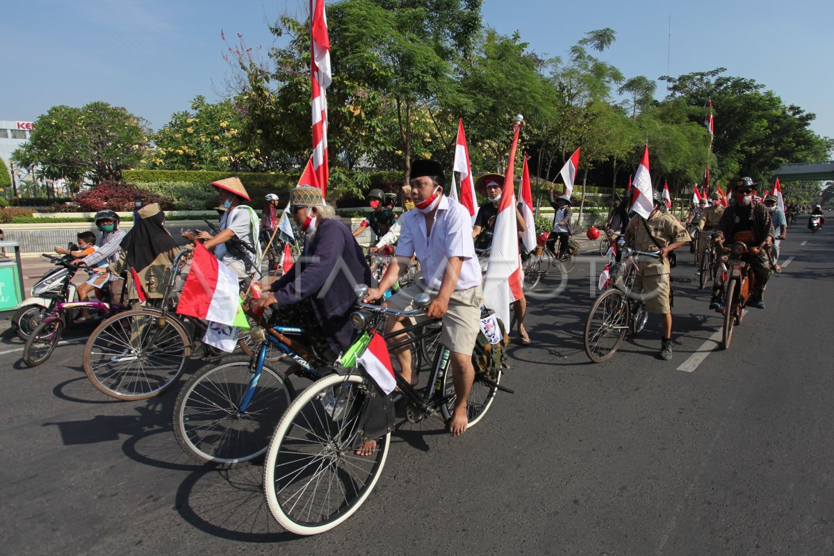 Komunitas Sepeda Tua Meriahkan Hut Kemerdekaan Ke 76 Ri Antara Foto