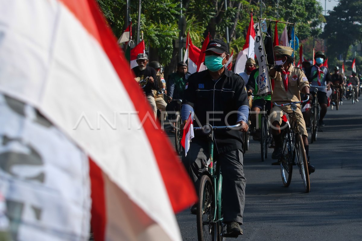 Komunitas Sepeda Tua Meriahkan Hut Kemerdekaan Ke 76 Ri Antara Foto