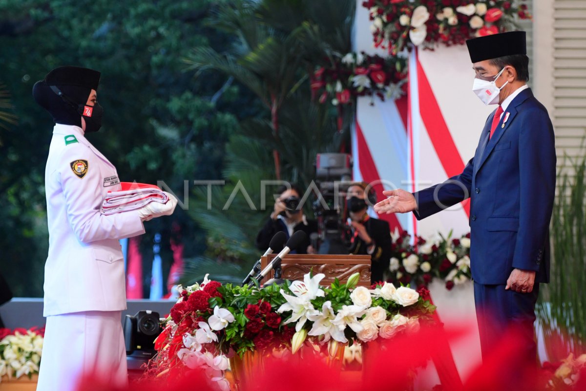 Upacara Penurunan Bendera Merah Putih Antara Foto 6463