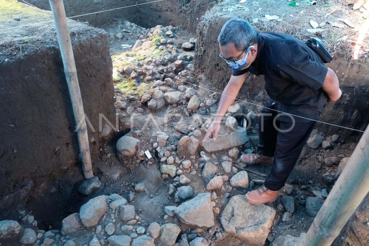 Penemuan Benda Bersejarah Antara Foto