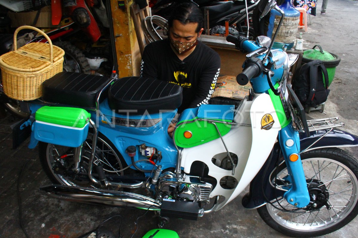 Modifikasi Sepeda Motor Listrik Antara Foto