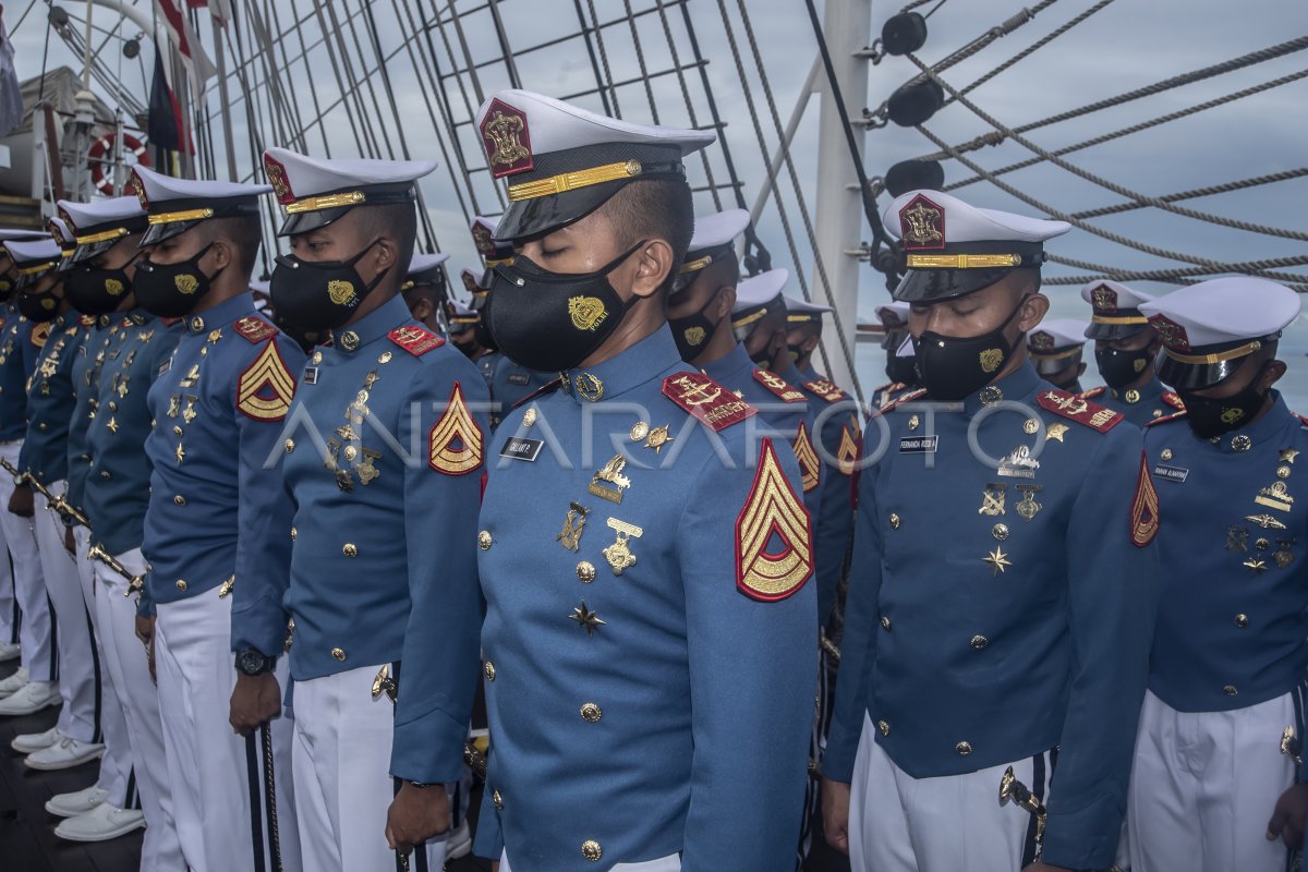 UPACARA HUT TNI AL KE-76 DI KRI BIMA SUCI | ANTARA Foto