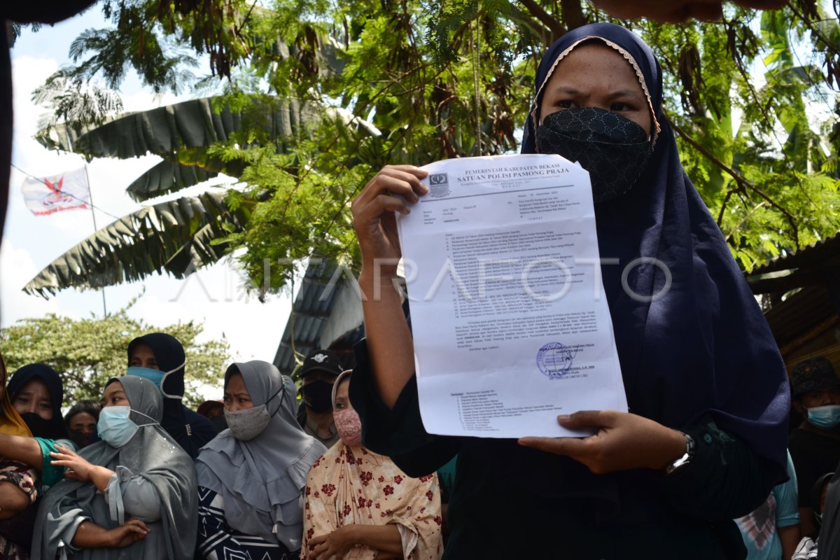 UNJUK RASA WARGA TANAH BARU BEKASI | ANTARA Foto